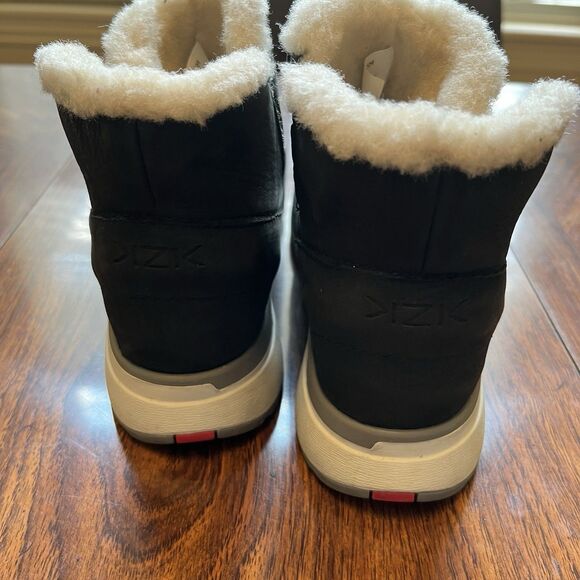 KIZIK Women's Aspen Boot Size 8.5 Hands Free Bootie Black Leather Slip On Wool - Picture 7 of 8